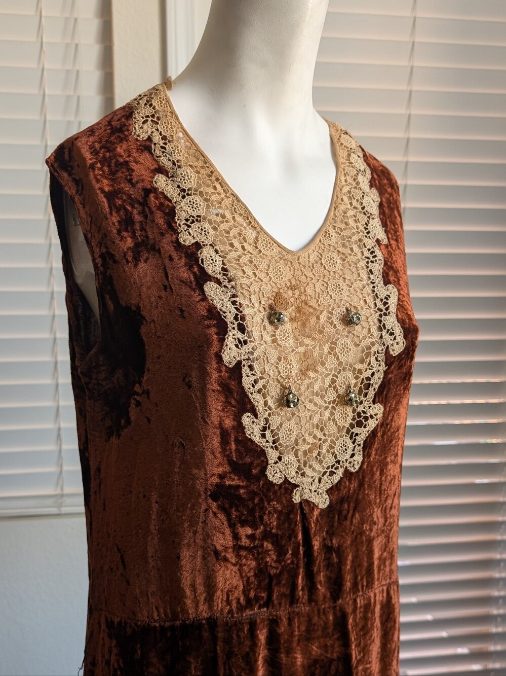 1920s Velvet Dress - Picture 2 of 9